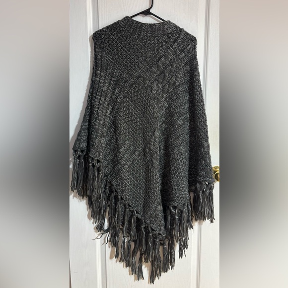 Torrid Cable Knit Chunky Tassel Grey V-Neck Poncho Shall Wrap One Size - Picture 5 of 6